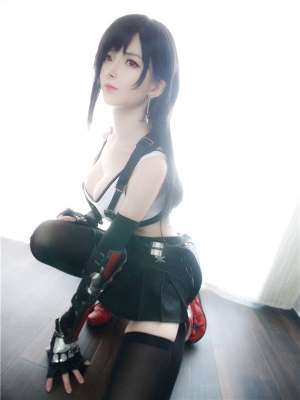 未來女警吸引姿態