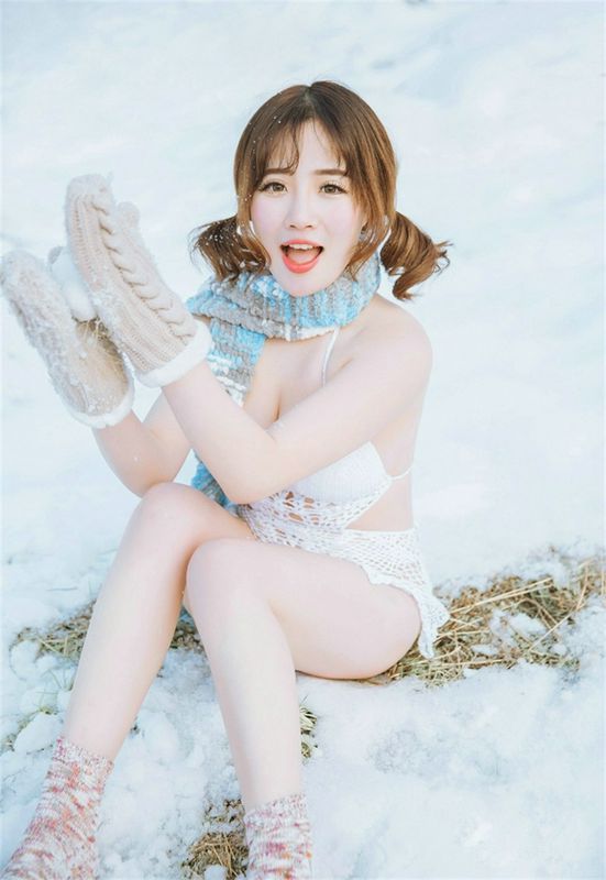 美臀嫵媚撩人清純妹子