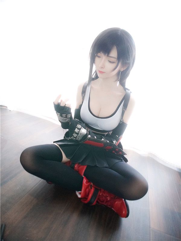未來女警吸引姿態