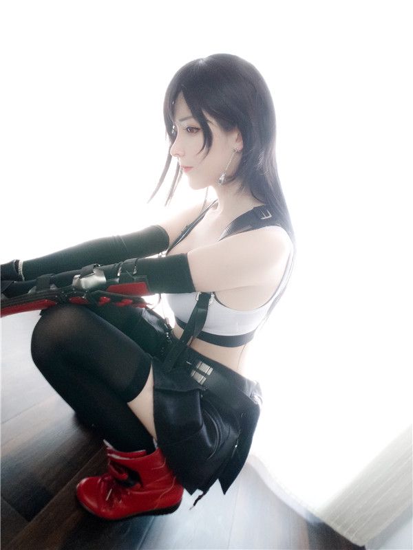 未來女警吸引姿態
