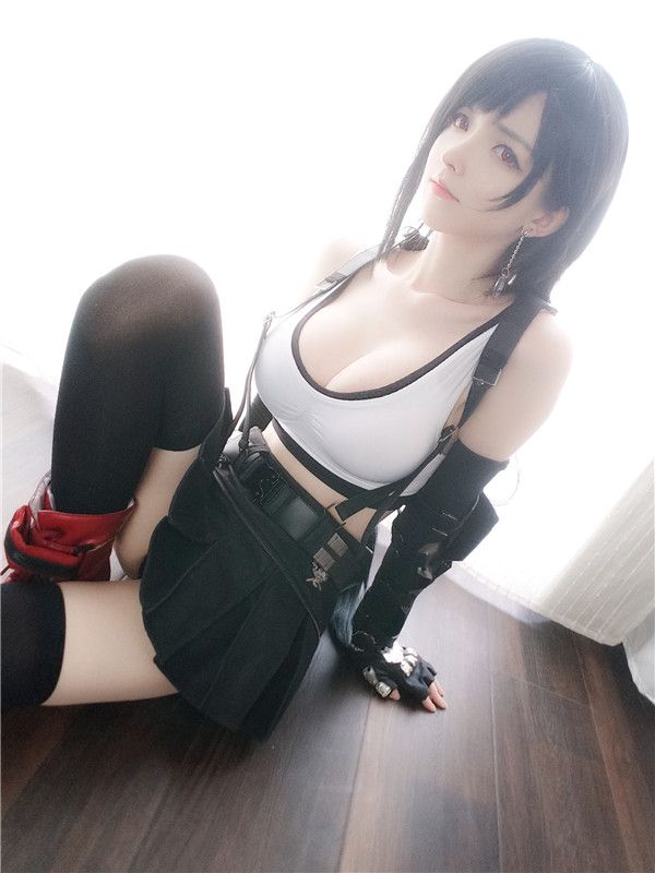 未來女警吸引姿態