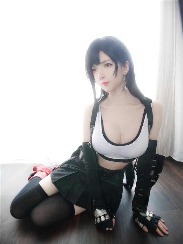 未來女警吸引姿態