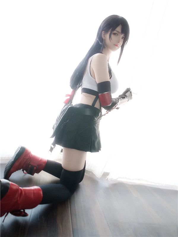 未來女警吸引姿態