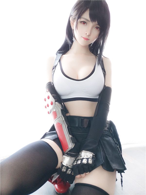 未來女警吸引姿態