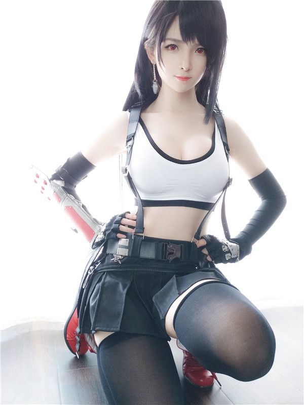 未來女警吸引姿態