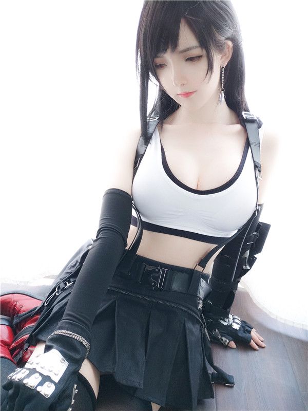未來女警吸引姿態