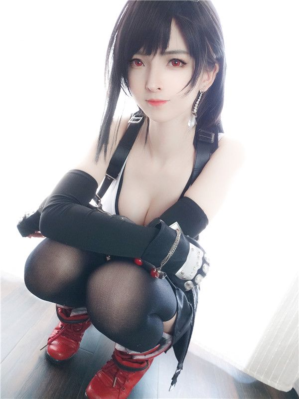 未來女警吸引姿態
