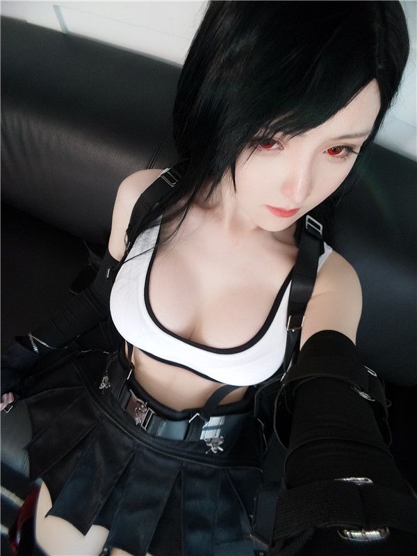 未來女警吸引姿態