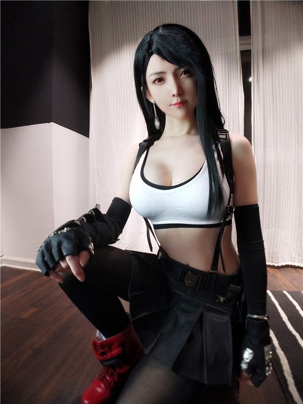 未來女警吸引姿態