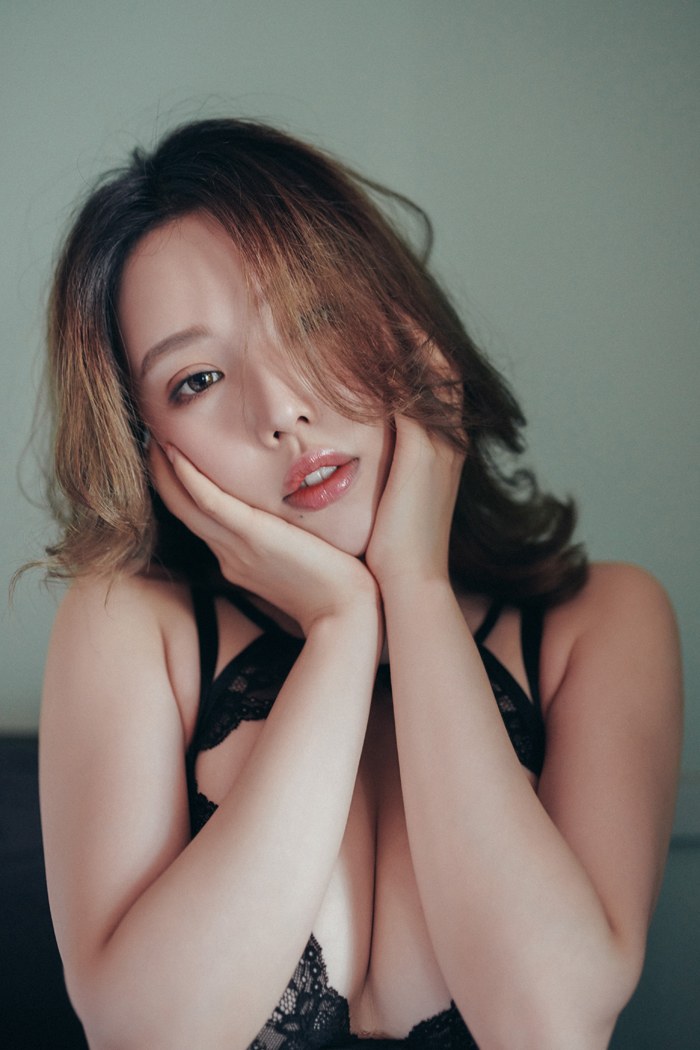 性感美女黃樂然蕾絲內衣眼神魅惑