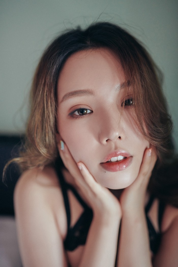 性感美女黃樂然蕾絲內衣眼神魅惑