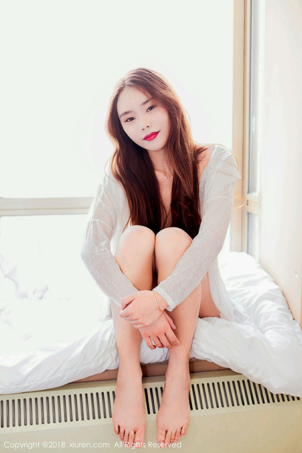 新人妹子小曼miki居家真空白襯衣半脫秀豪乳露點火辣誘惑