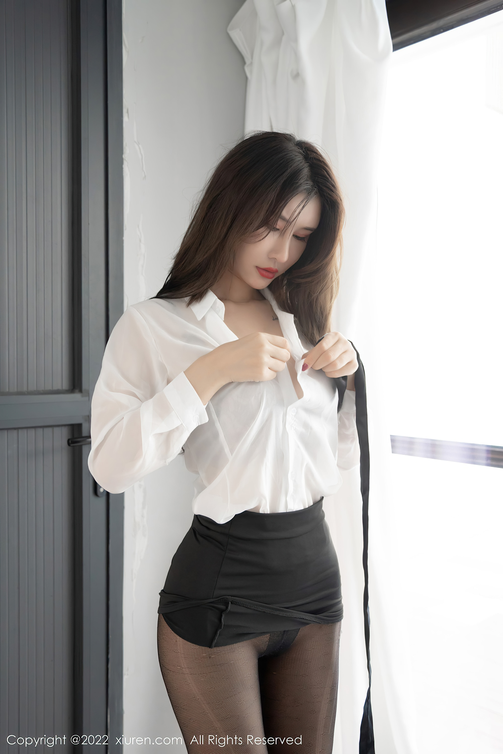 你的黑絲女同事已上線
