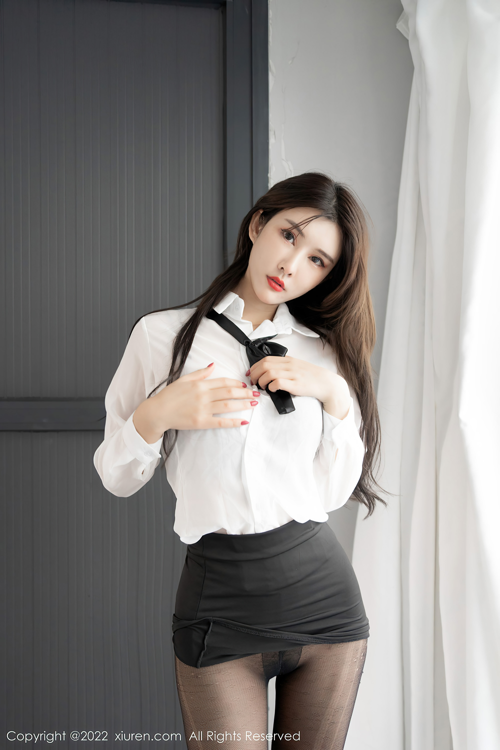 你的黑絲女同事已上線