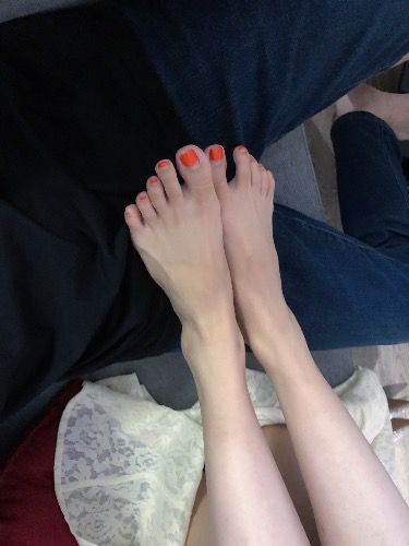無名小足