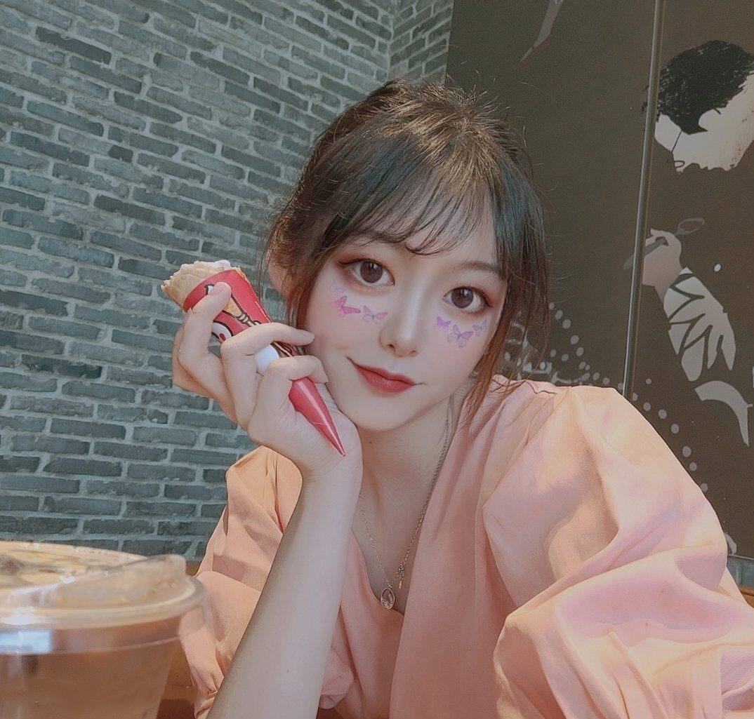 072901 露臉美女