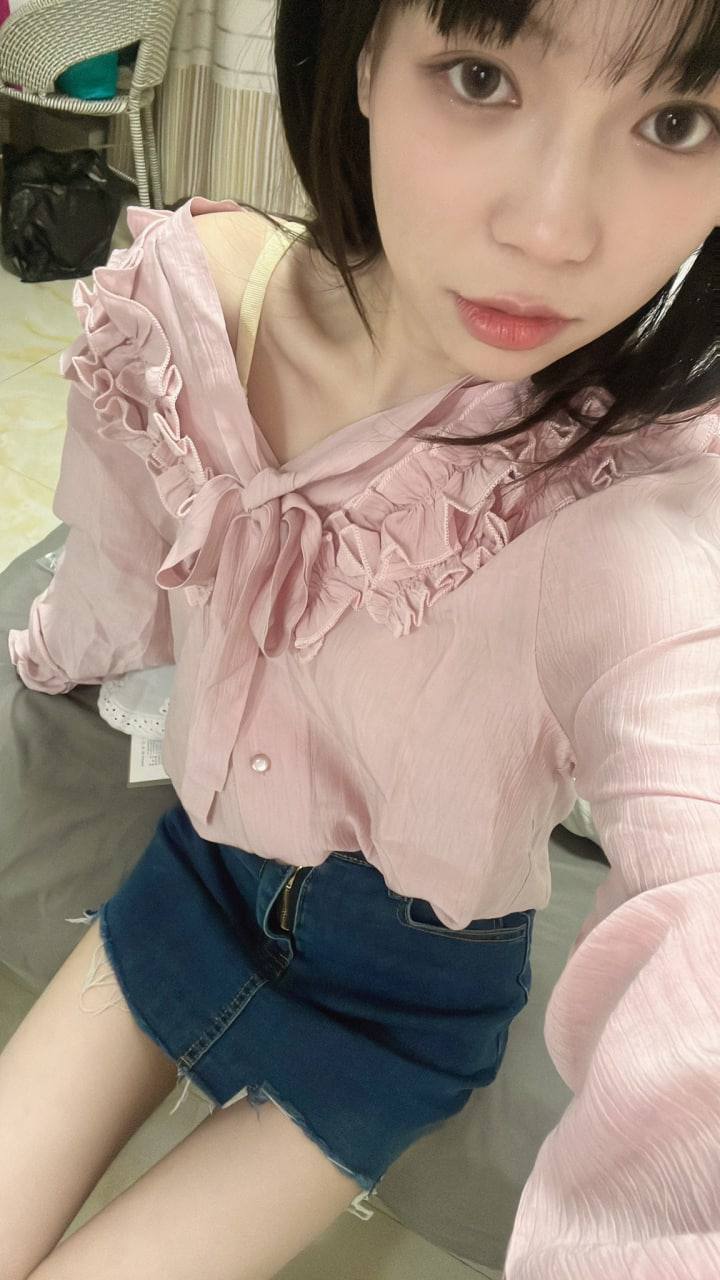 072902 露臉美女