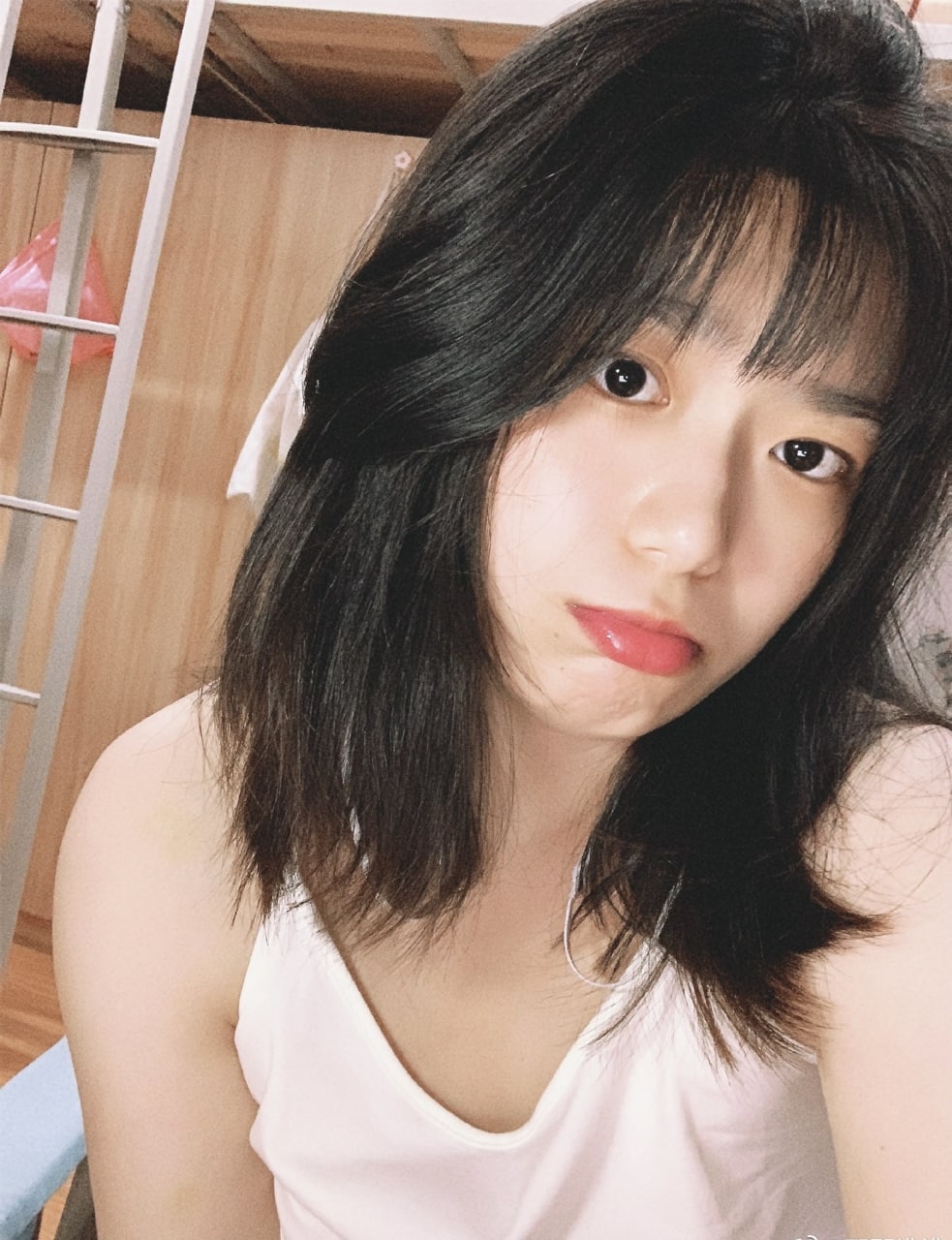 072902 露臉美女