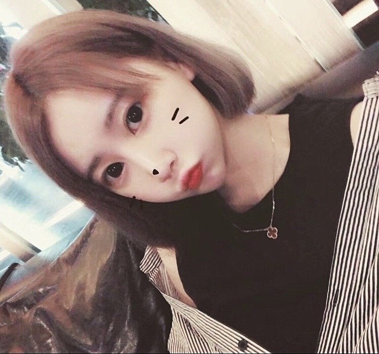 072902 露臉美女