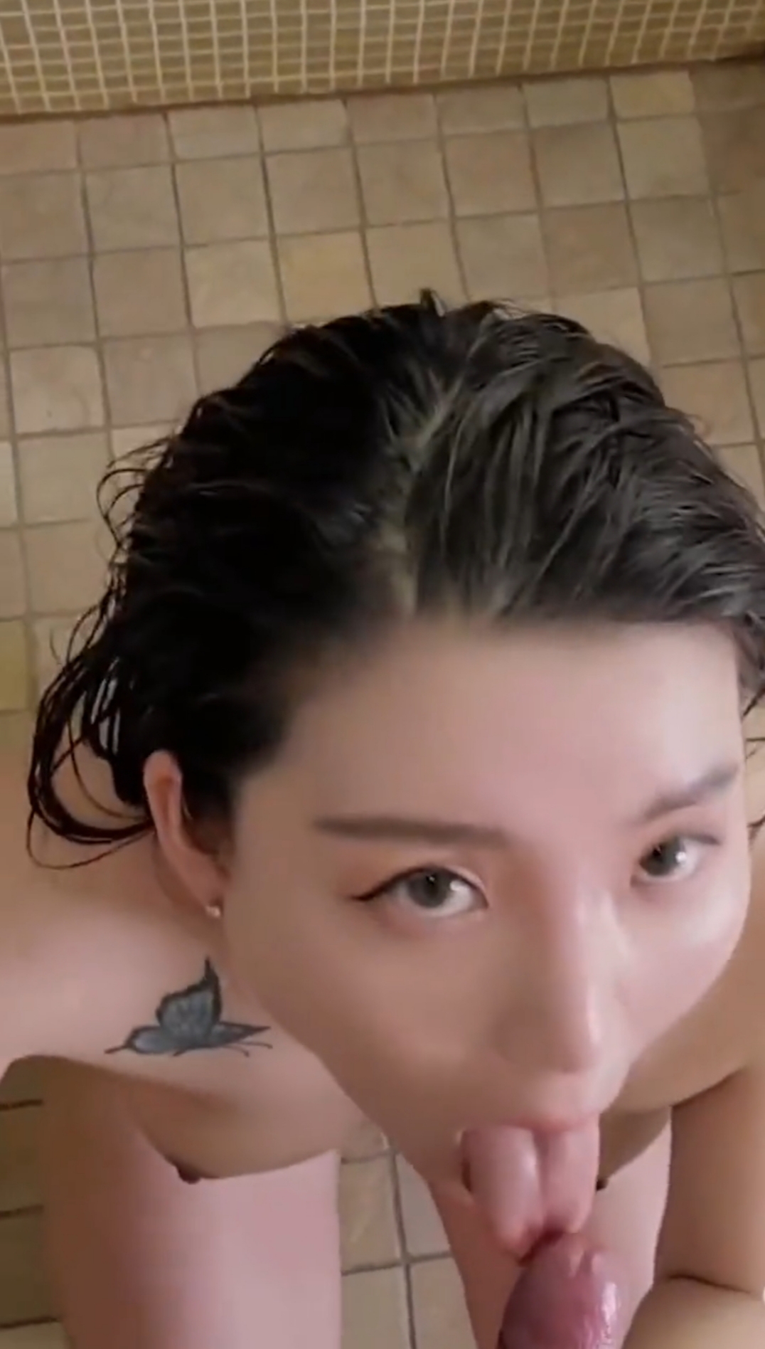 072902 露臉美女