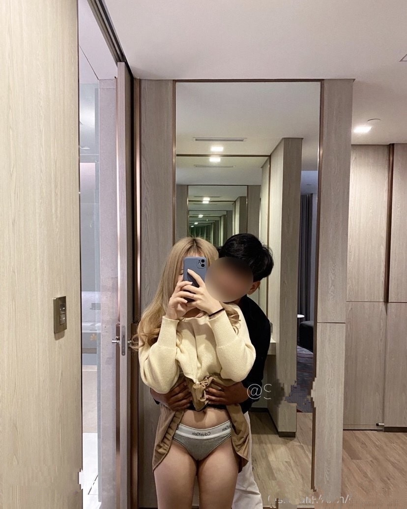 小麗整容了還挺好看這無處安放的大奶子上集