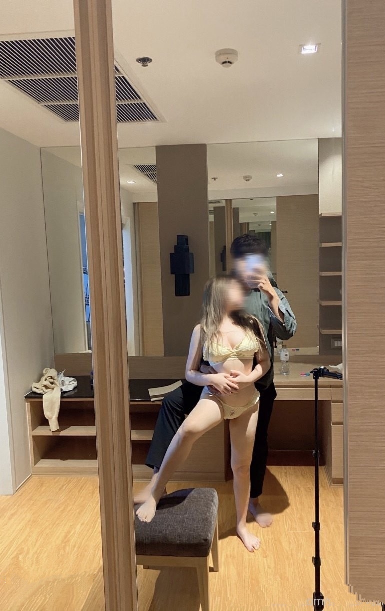 小麗整容了還挺好看這無處安放的大奶子上集