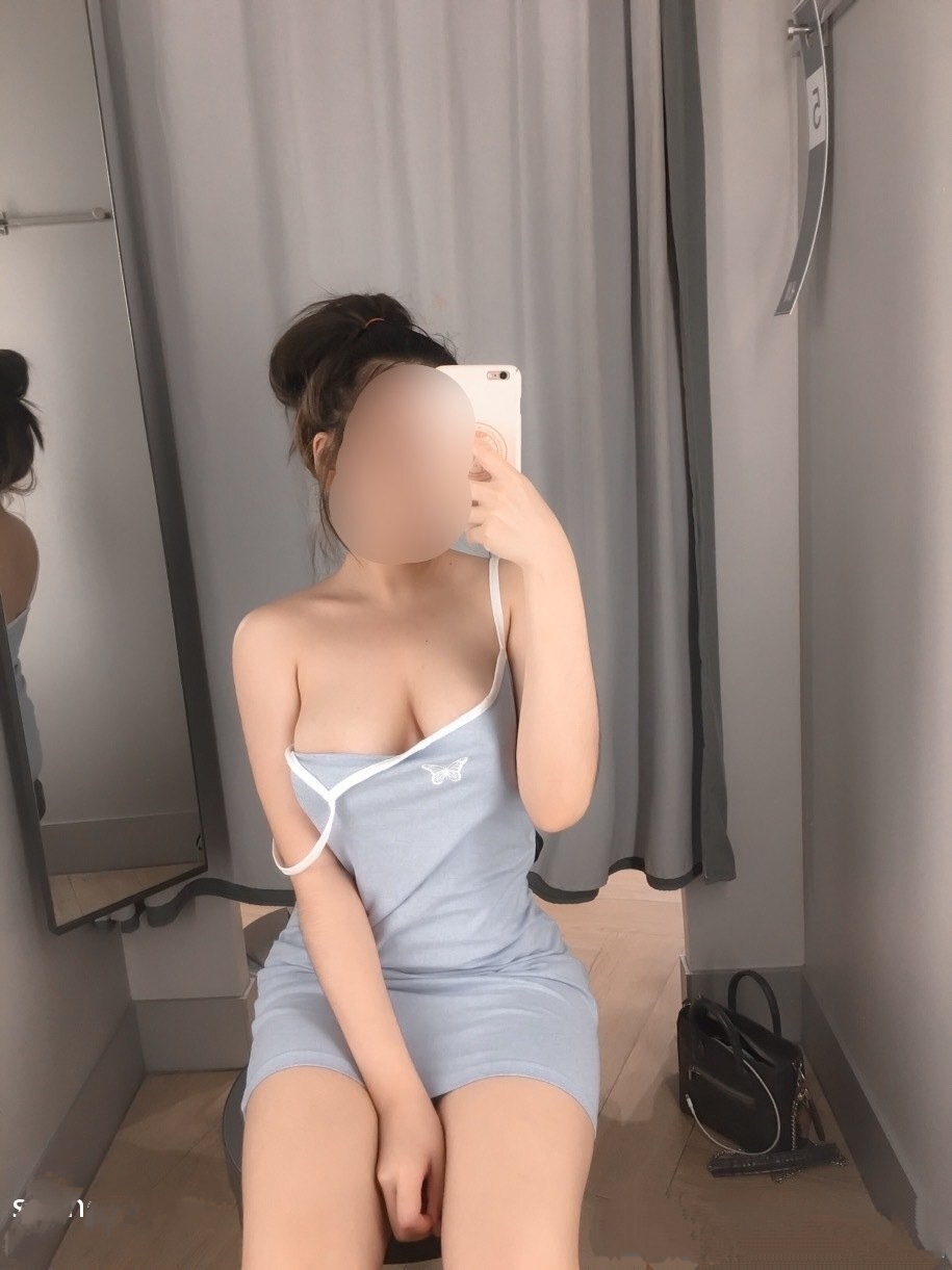 小麗整容了還挺好看這無處安放的大奶子上集