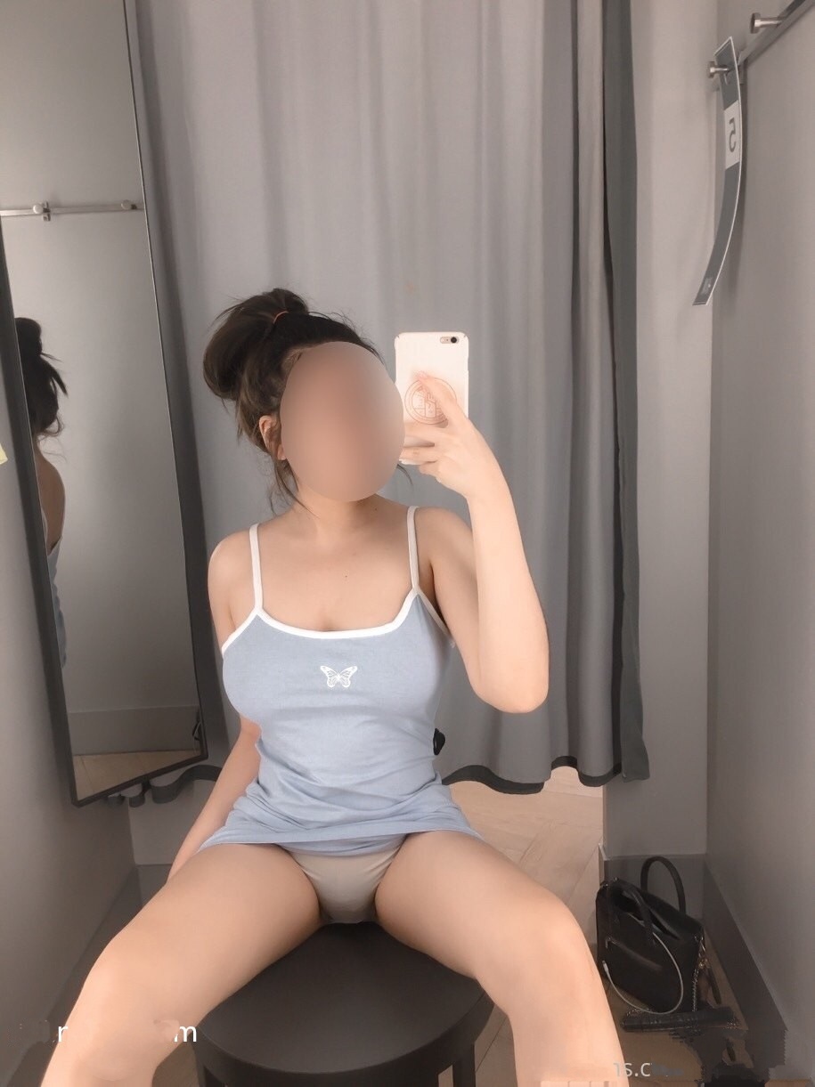 小麗整容了還挺好看這無處安放的大奶子上集