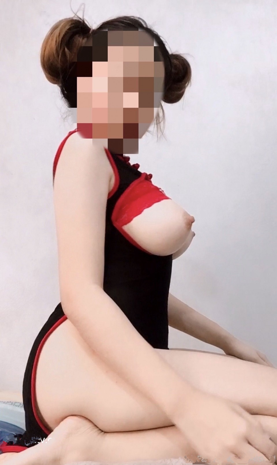 小麗整容了還挺好看這無處安放的大奶子上集