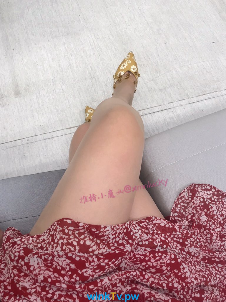 絲足美腿小魔女