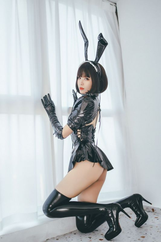 隔壁室友的正妹女友_0