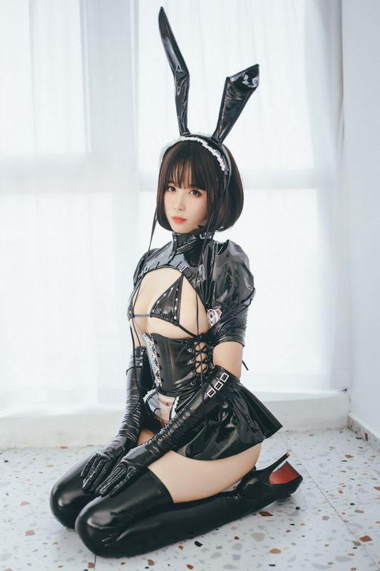 媽媽終于脫下她那小內褲