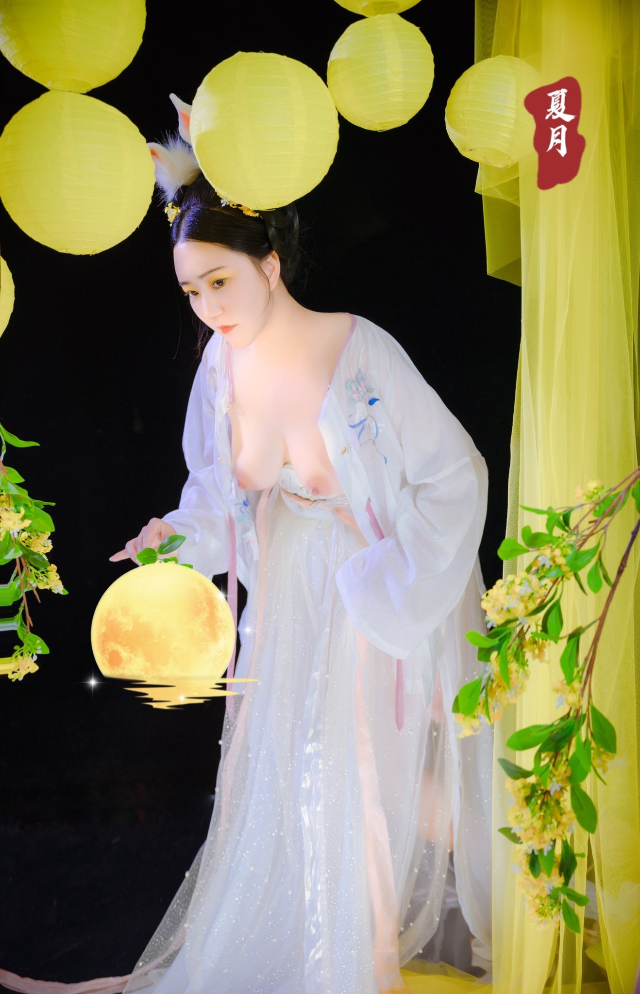 碧水浩浩云茫茫，美人不來空斷腸