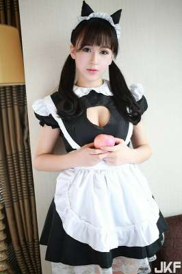 嬌媚女仆唐雨辰制服誘惑美乳搶鏡