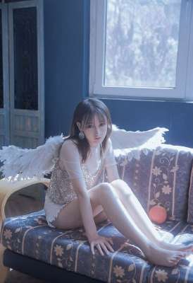 性感超短裙美女撩人寫真圖片
