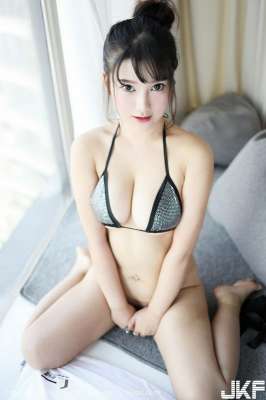 巨乳嫩模小尤奈私房低胸白色內(nèi)衣比基尼秀完美身材誘惑寫真