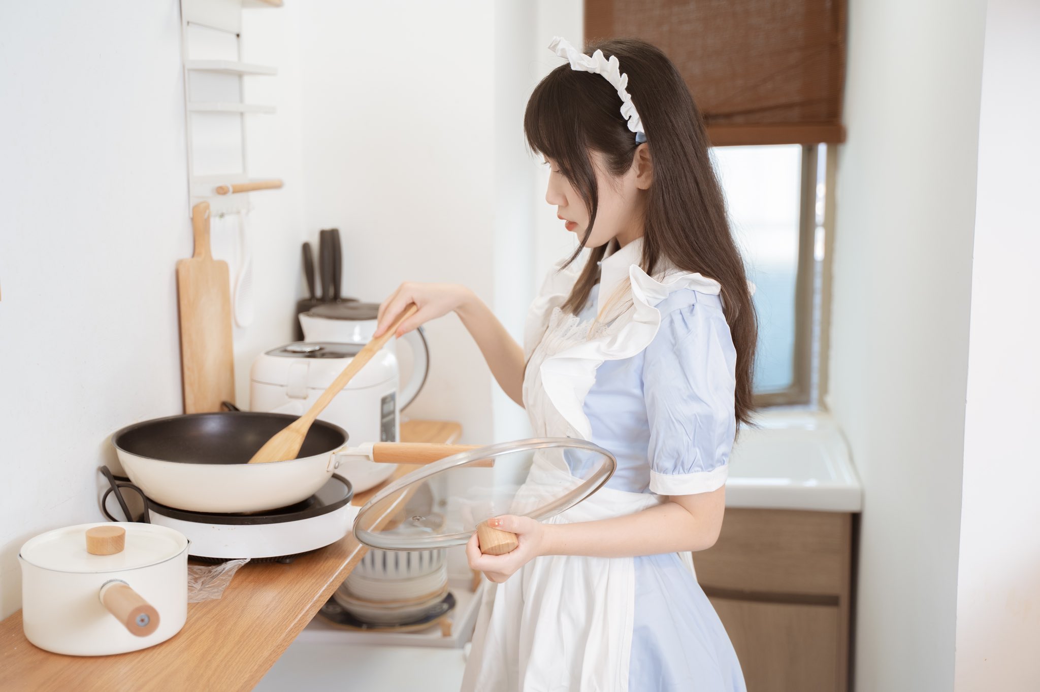 女仆來我家做飯了