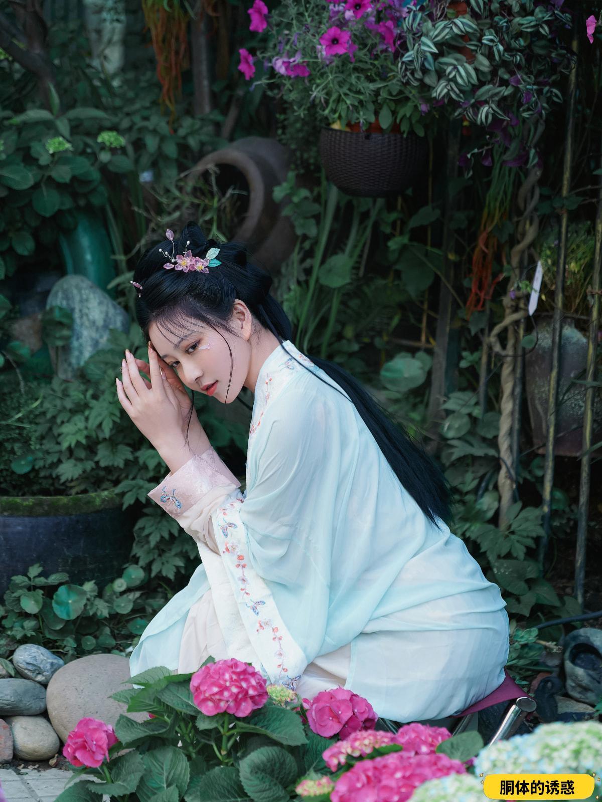 女菩薩年年