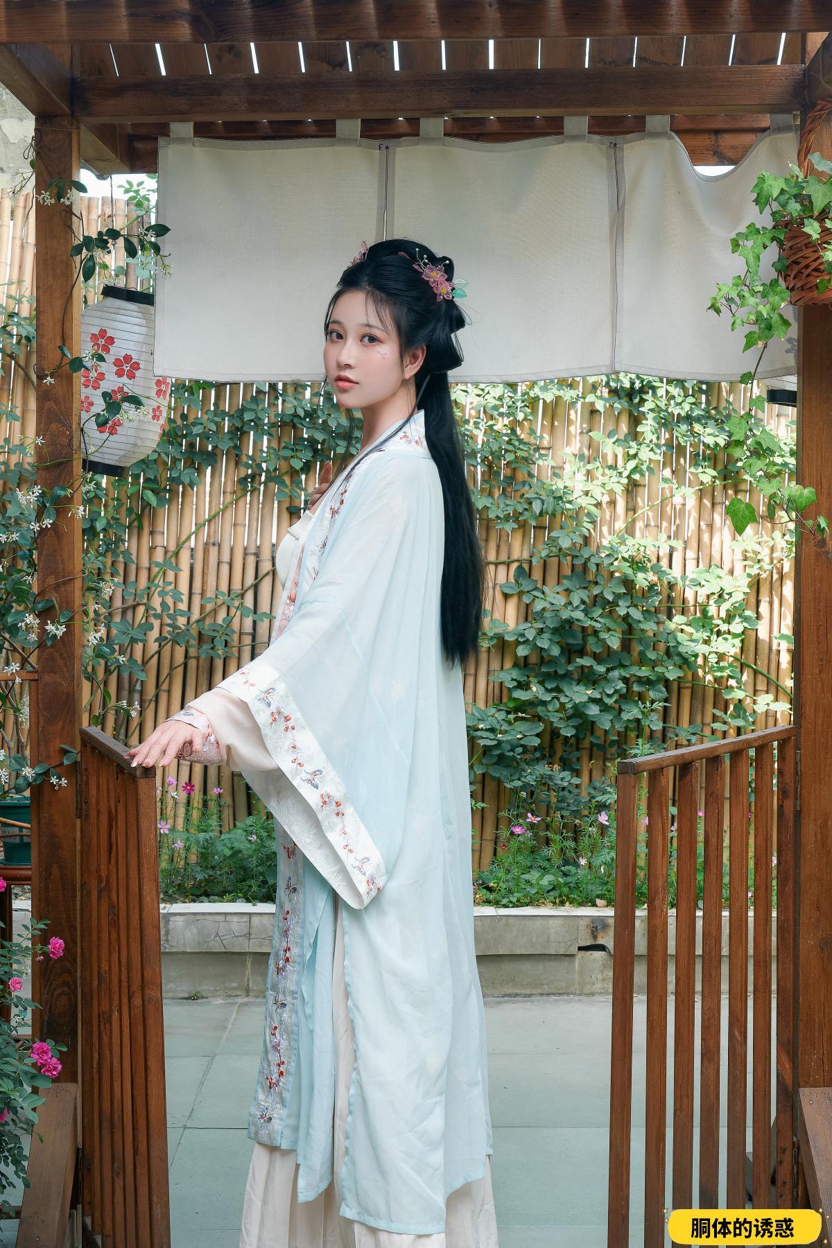 女菩薩年年