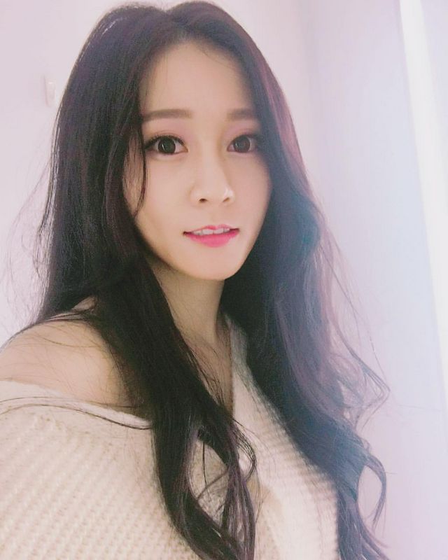 混血正妹筿崎泫鏡頭下白嫩雪乳奶香四溢