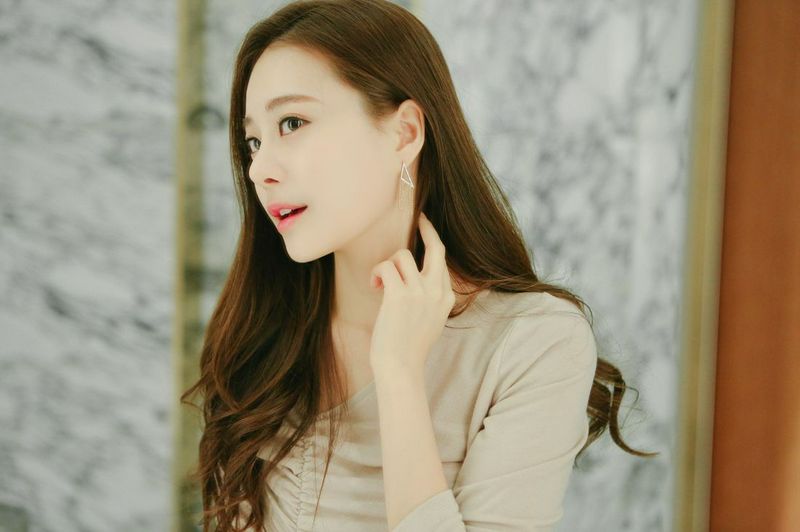 金敏英黑絲美腿美圖