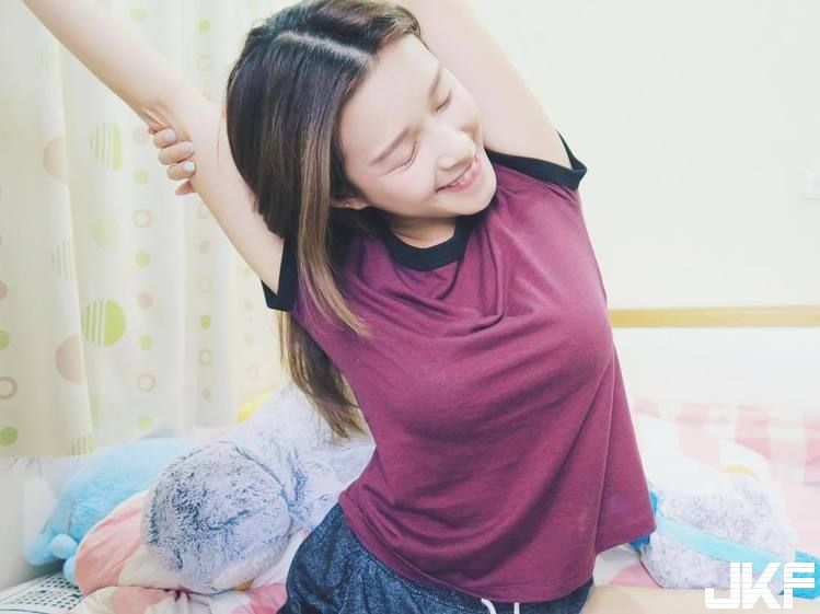 鄰家女孩的秘密.....解放后的身材很胸狠呀!