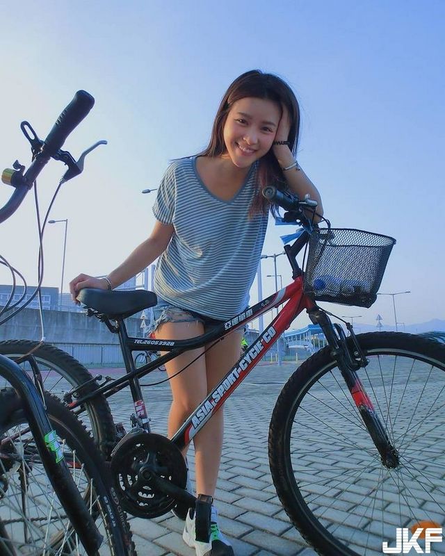 鄰家女孩的秘密.....解放后的身材很胸狠呀!