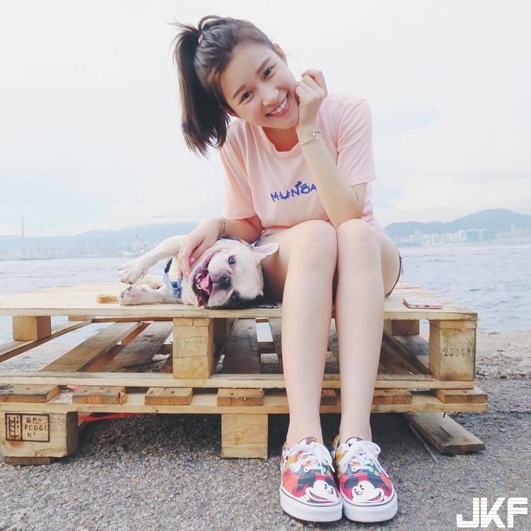 鄰家女孩的秘密.....解放后的身材很胸狠呀!