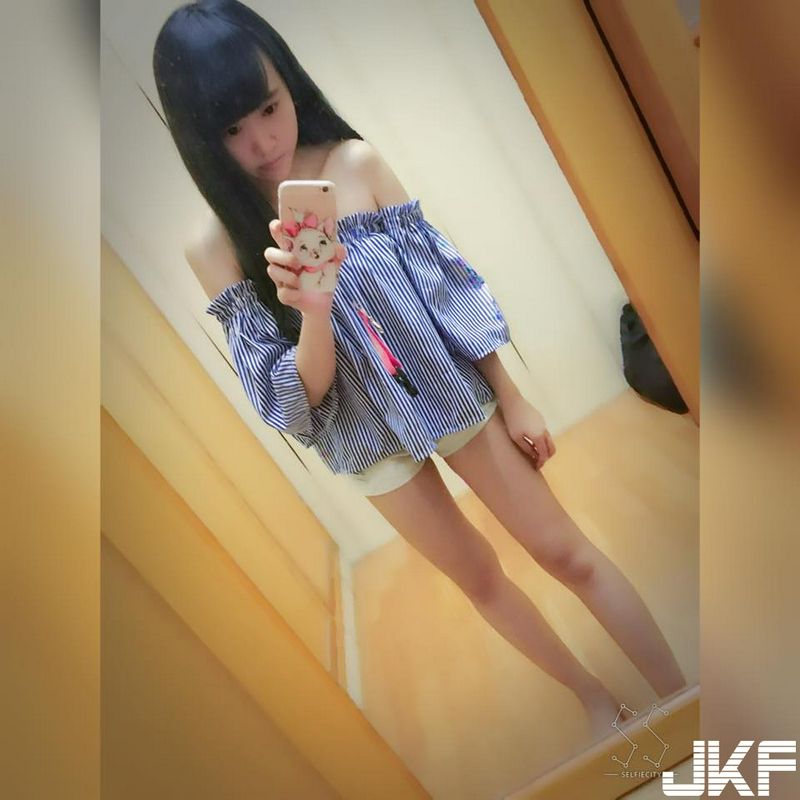 萌萌的小只馬正妹好想抱緊她
