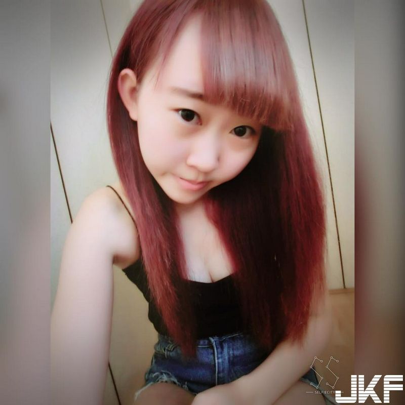 萌萌的小只馬正妹好想抱緊她