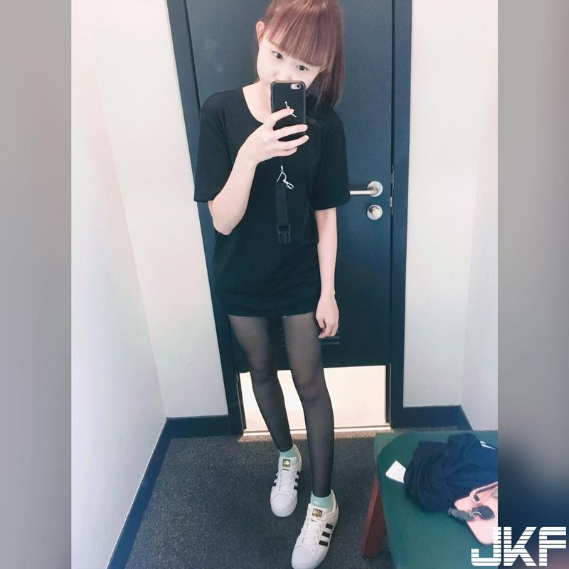 萌萌的小只馬正妹好想抱緊她