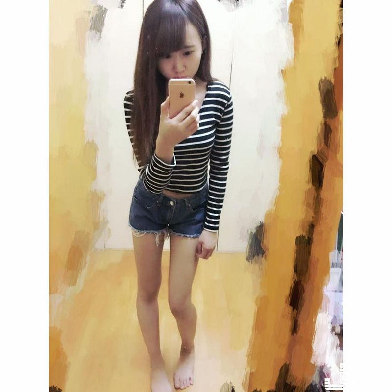 萌萌的小只馬正妹好想抱緊她