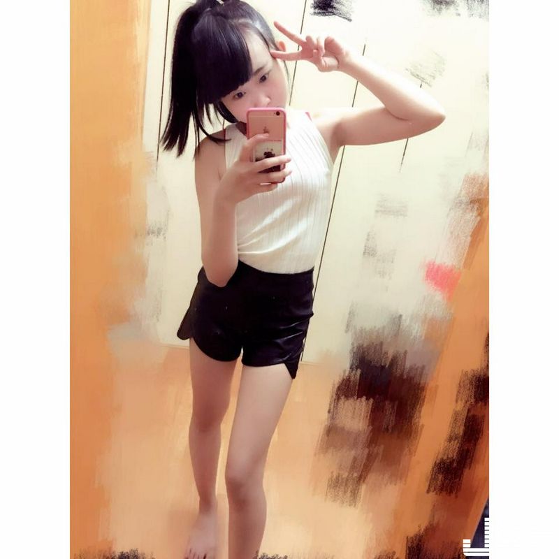 萌萌的小只馬正妹好想抱緊她