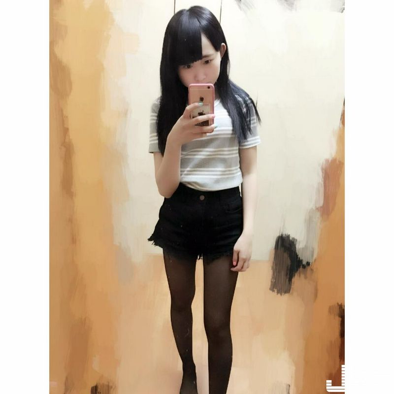 萌萌的小只馬正妹好想抱緊她